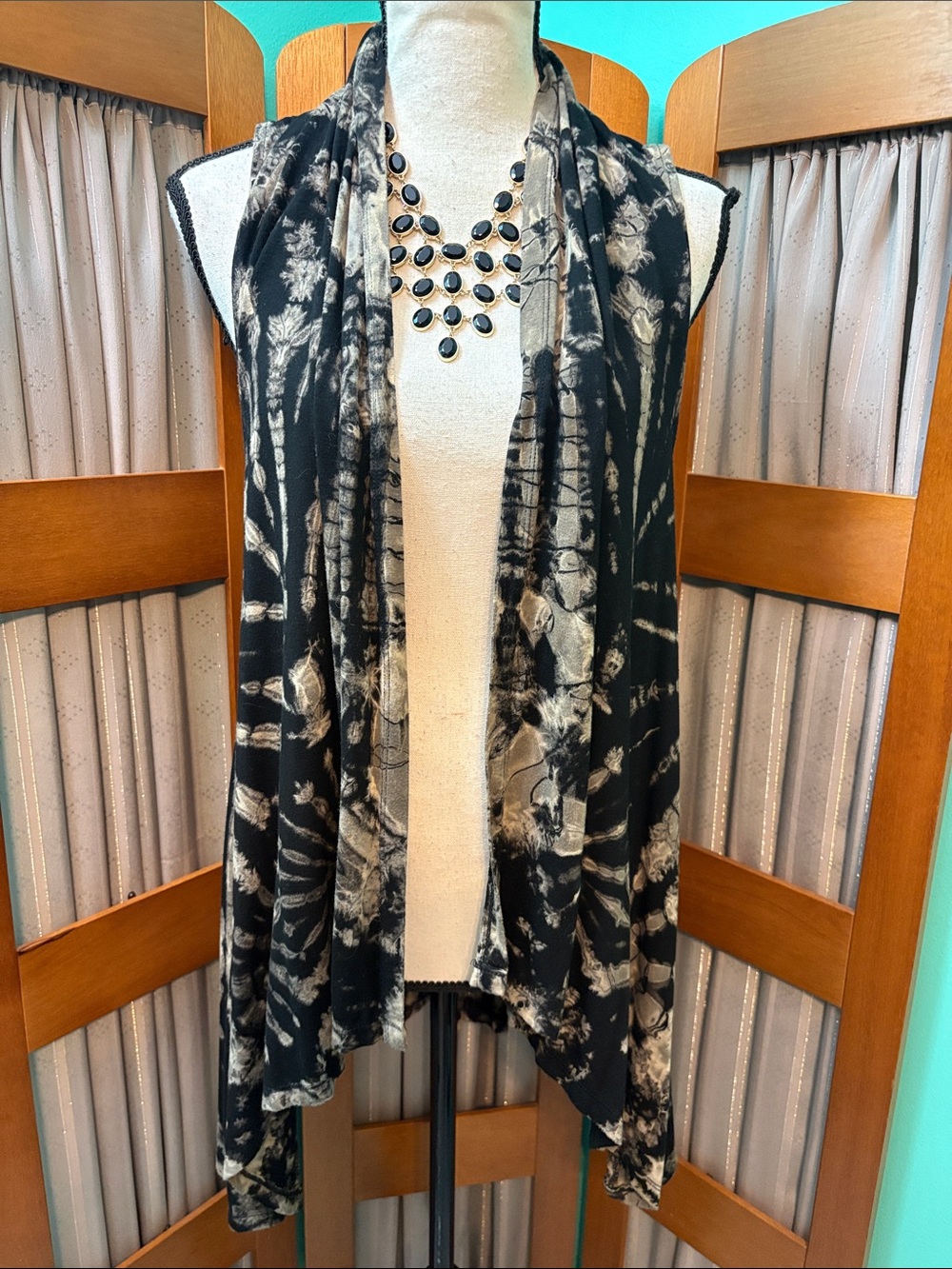 Tucan TangoTie-Dye Open Front Vest in Black and Taupe